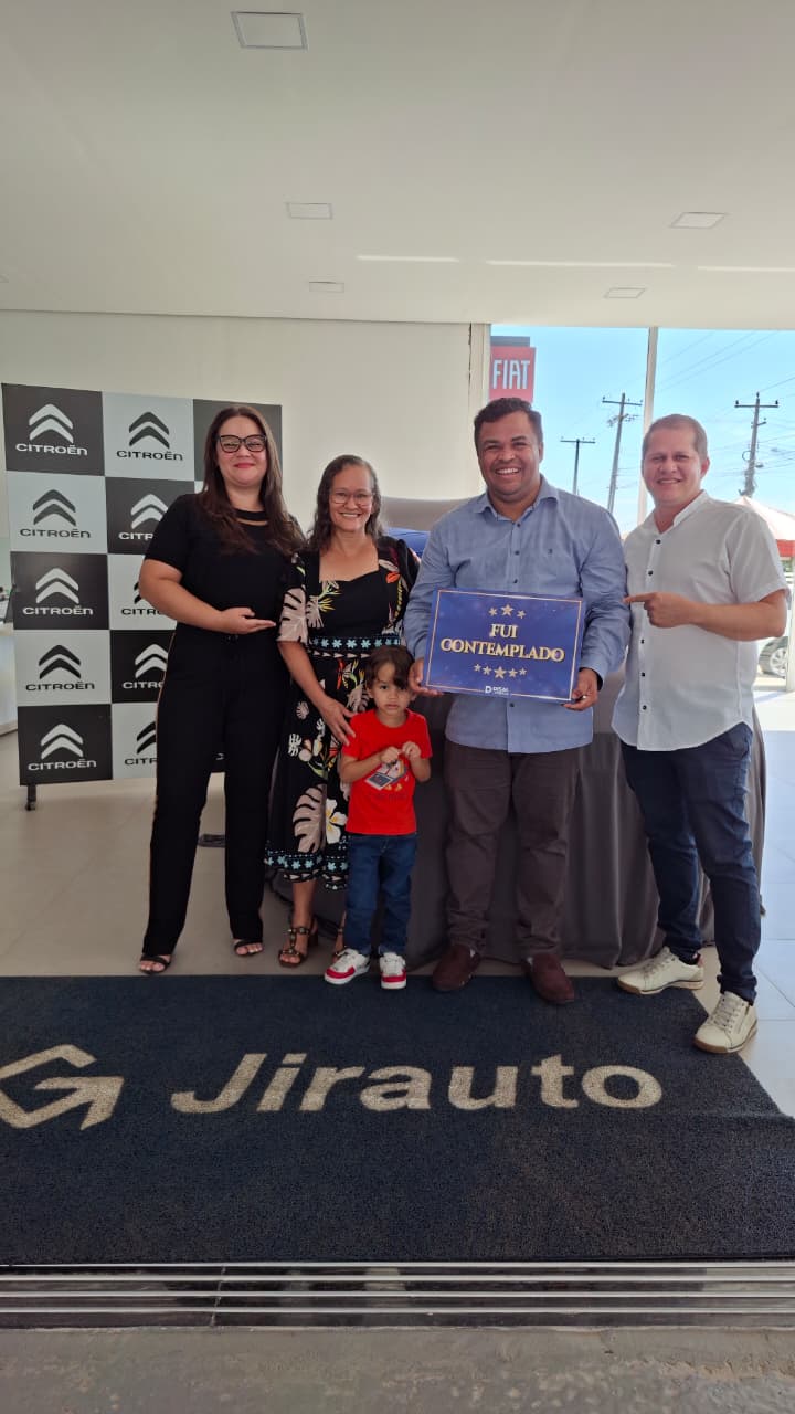 Família e equipe celebrando uma contemplação